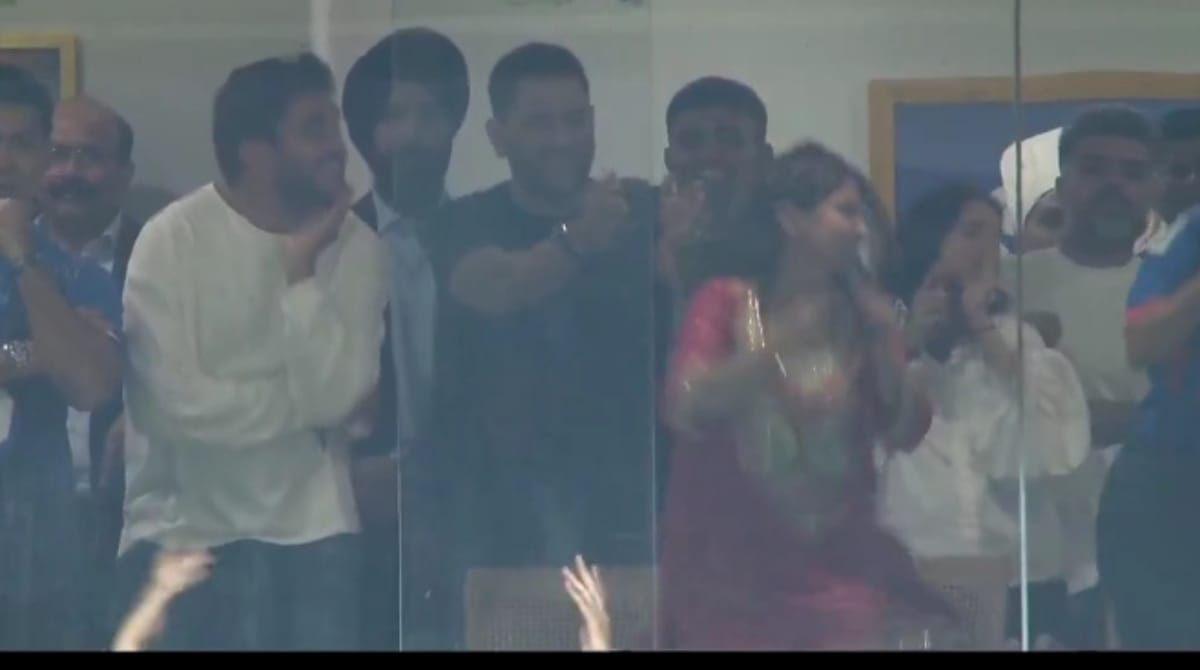 Sakshi Dhoni  Viral Video: భార్య సాక్షికి ధోనీ స్వీట్ వార్నింగ్! వీడియో చూస్తే నవ్వు ఆగదు.: భార్య సాక్షికి ధోనీ స్వీట్ వార్నింగ్! వీడియో చూస్తే నవ్వు ఆగదు.